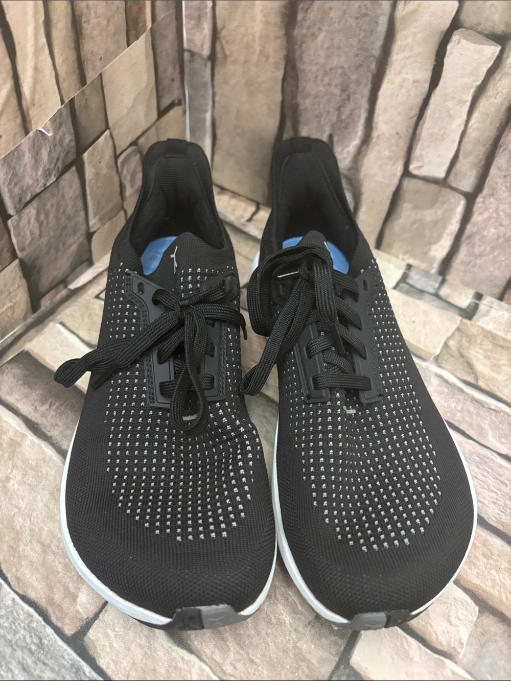 Flux Footwear Adapt Runner in black and white
